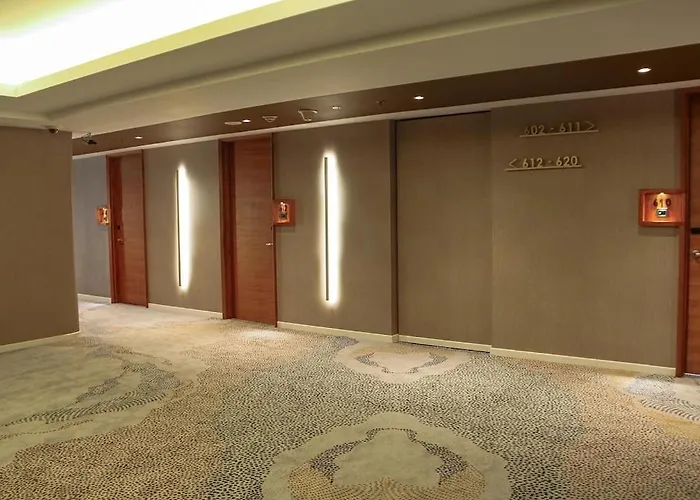 Club King Room